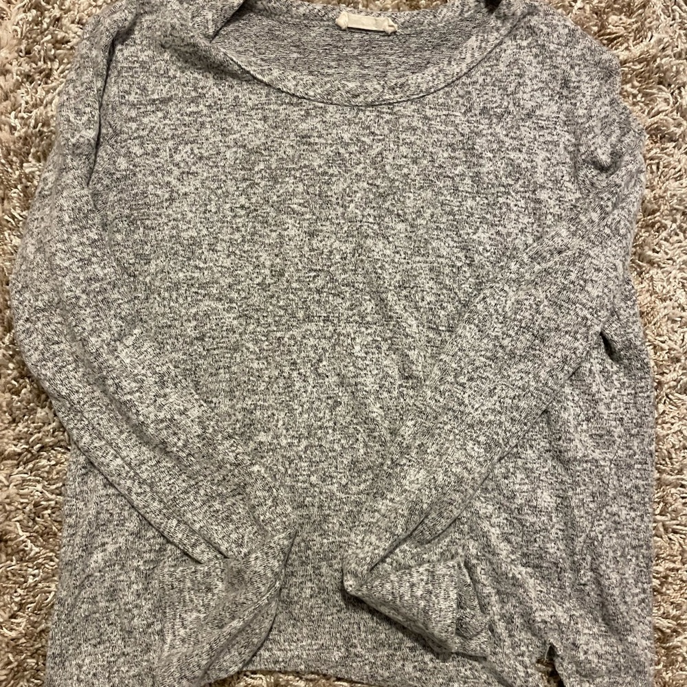 Long sleeve sweater with tie at the bottom